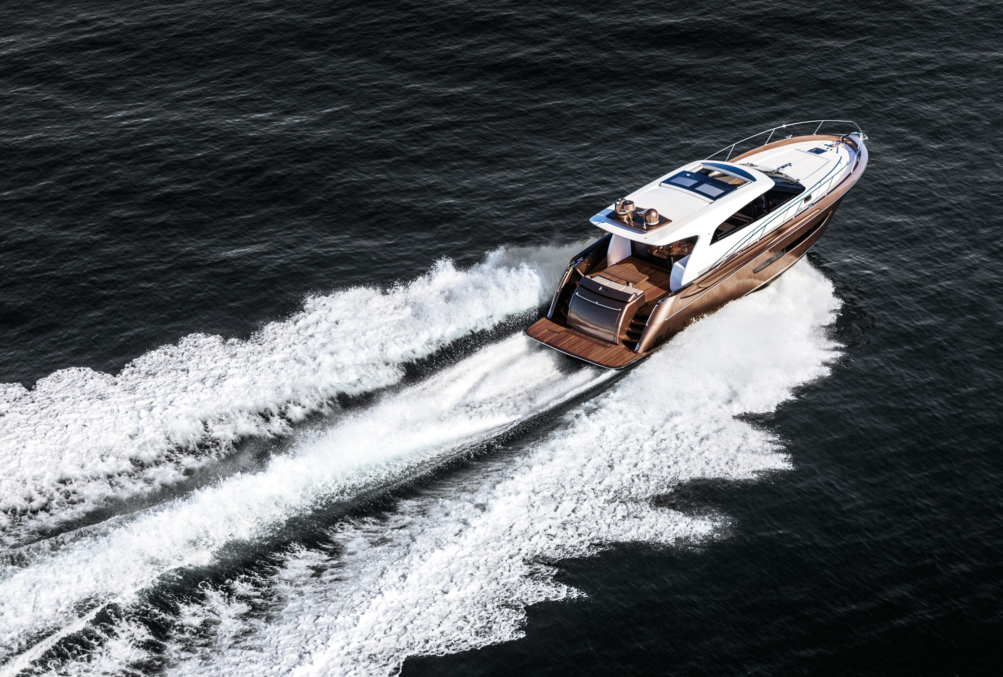 Elandra Yachts Luxury Photography Running 1